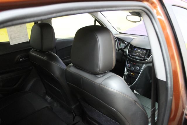 Used 2019 Chevrolet Trax LT w/ LT Convenience Package FWD image 12