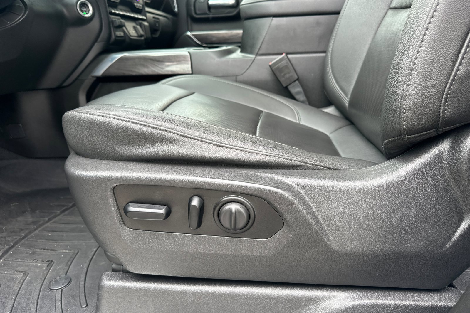 Used 2021 Chevrolet Silverado 2500 LTZ w/ Z71 Chrome Sport Edition image 13