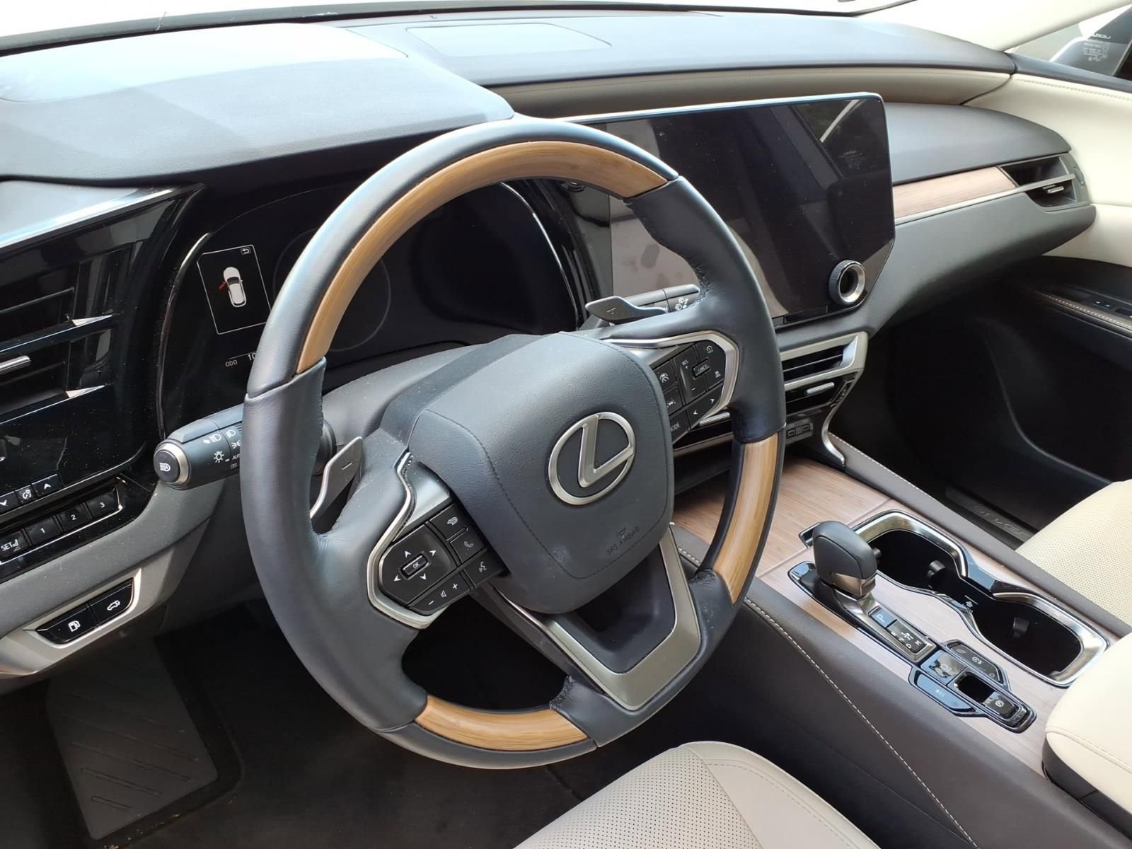 Used 2024 Lexus RX 350 Premium w/ Accessory Package (Z1) FWD image 6