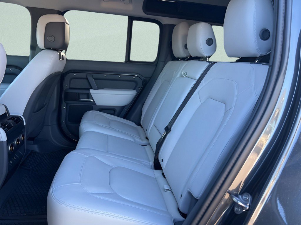 Used 2025 Land Rover Defender 110 S image 18