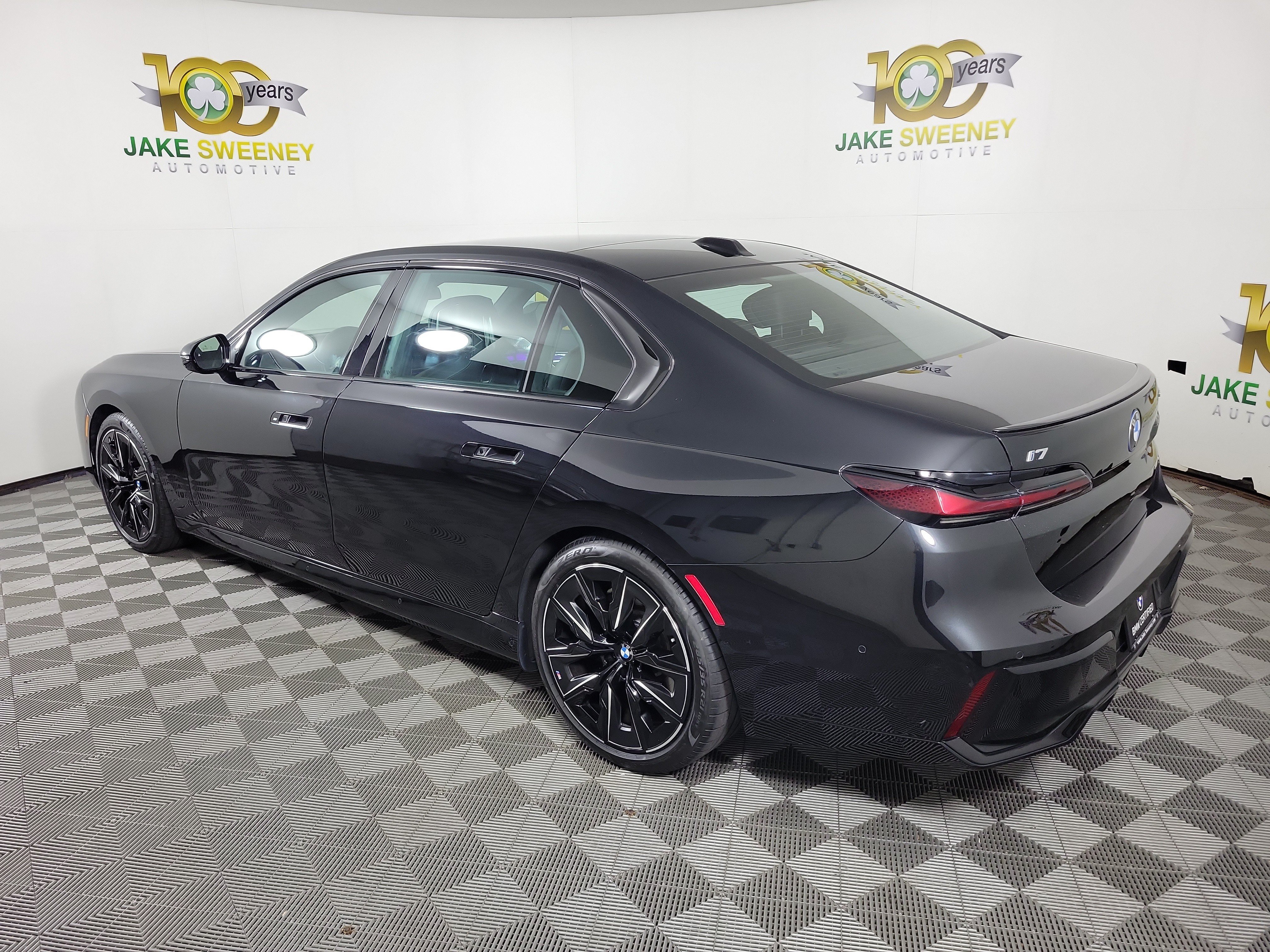 Certified 2024 BMW i7 xDrive60 w/ Executive Package AWD/4WD image 5