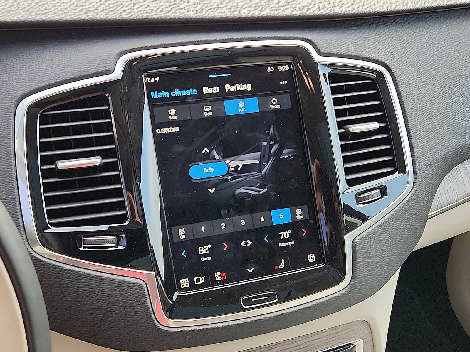 Certified 2024 Volvo XC90 B5 Plus w/ Protection Package Premier image 15