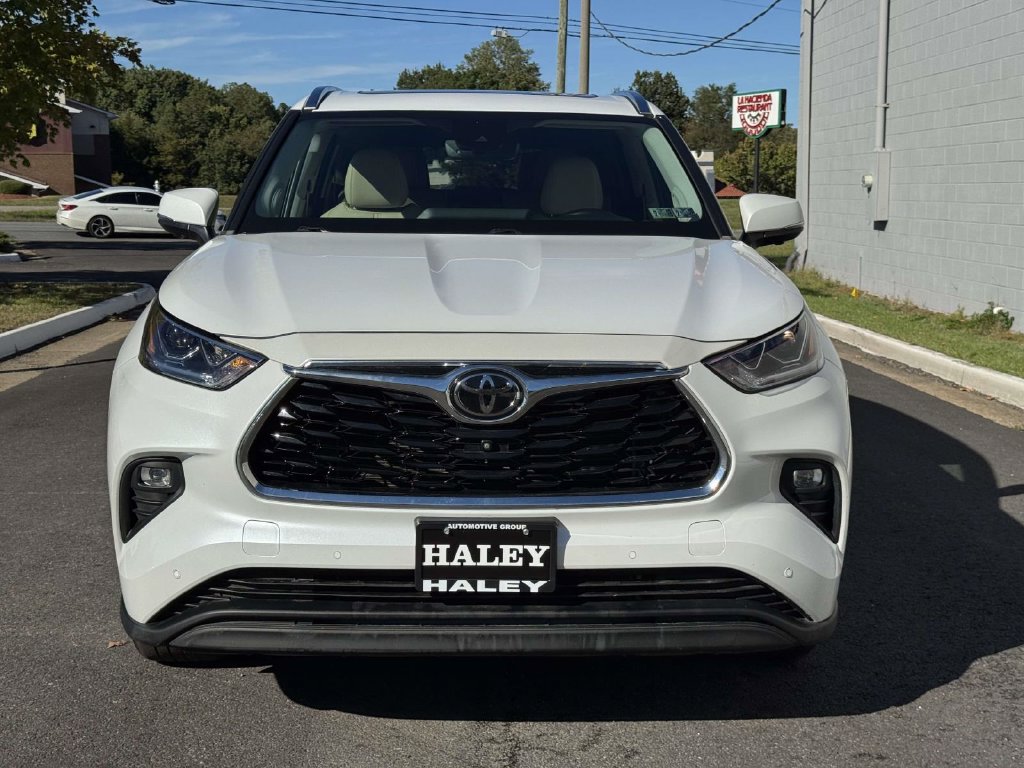 Used 2023 Toyota Highlander Limited FWD image 27