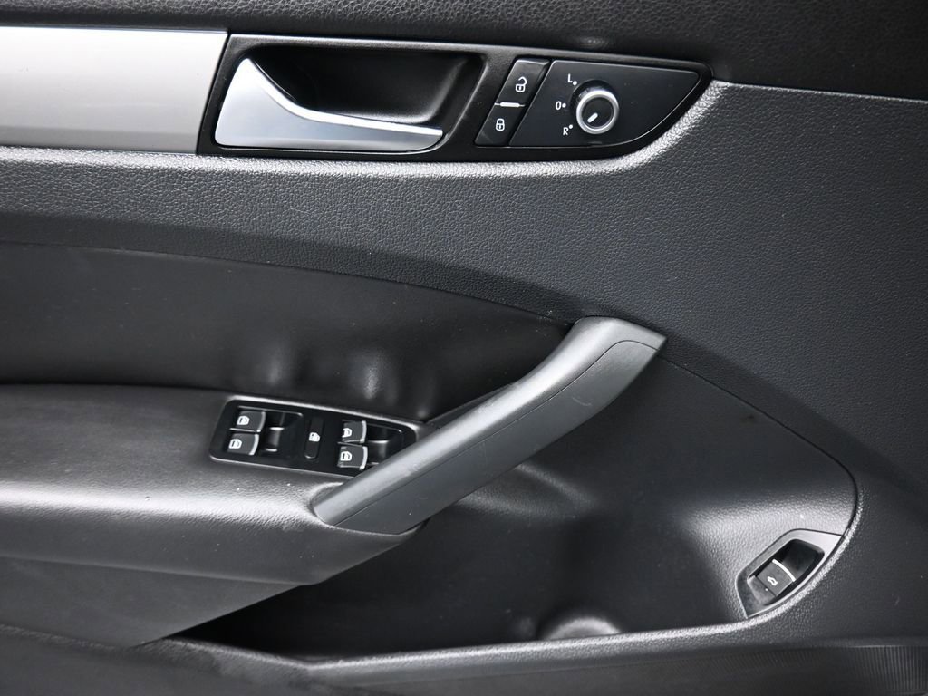 Used 2014 Volkswagen Passat 1.8T Wolfsburg Edition image 10