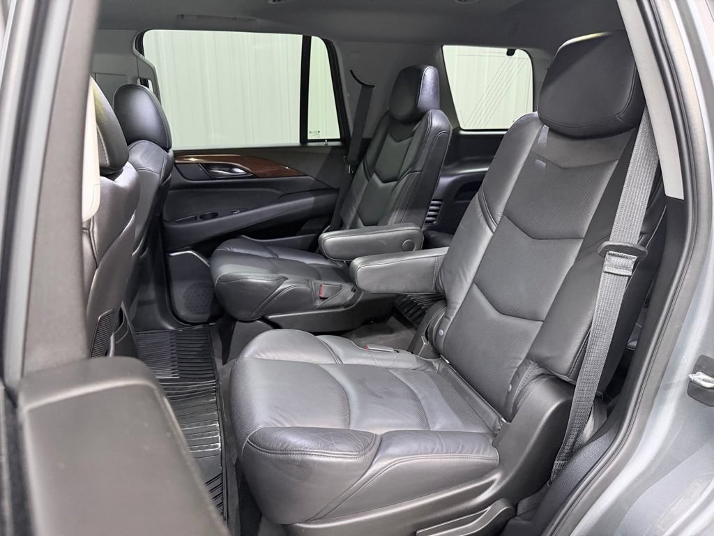 Used 2020 Cadillac Escalade Luxury w/ LPO, Radiant Package AWD/4WD image 33