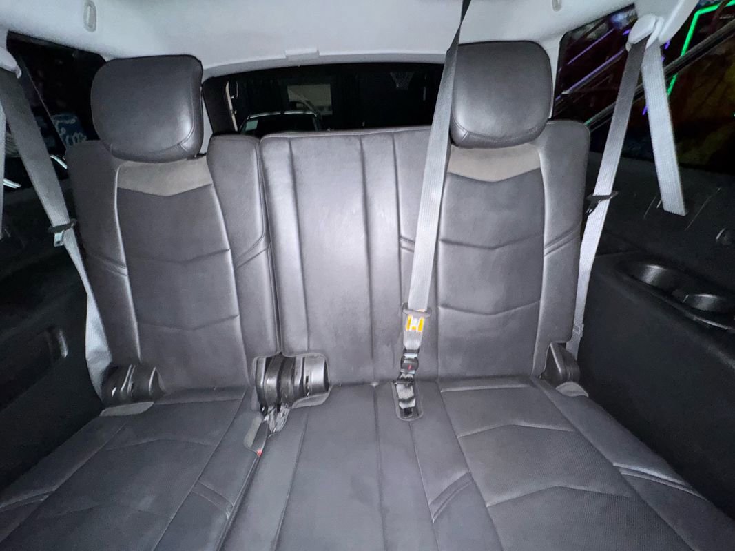 Used 2020 Cadillac Escalade ESV Luxury w/ Escalade Sport Edition AWD/4WD image 30