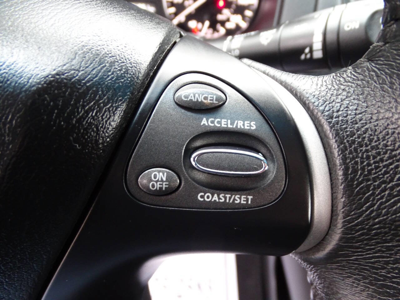 Used 2015 Nissan Pathfinder SV image 15