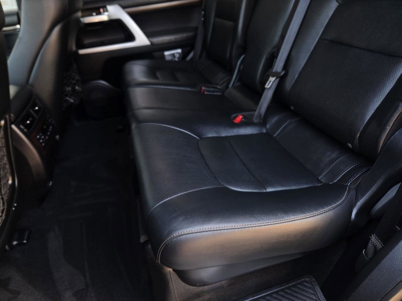 Used 2020 Toyota Land Cruiser Heritage Edition image 31