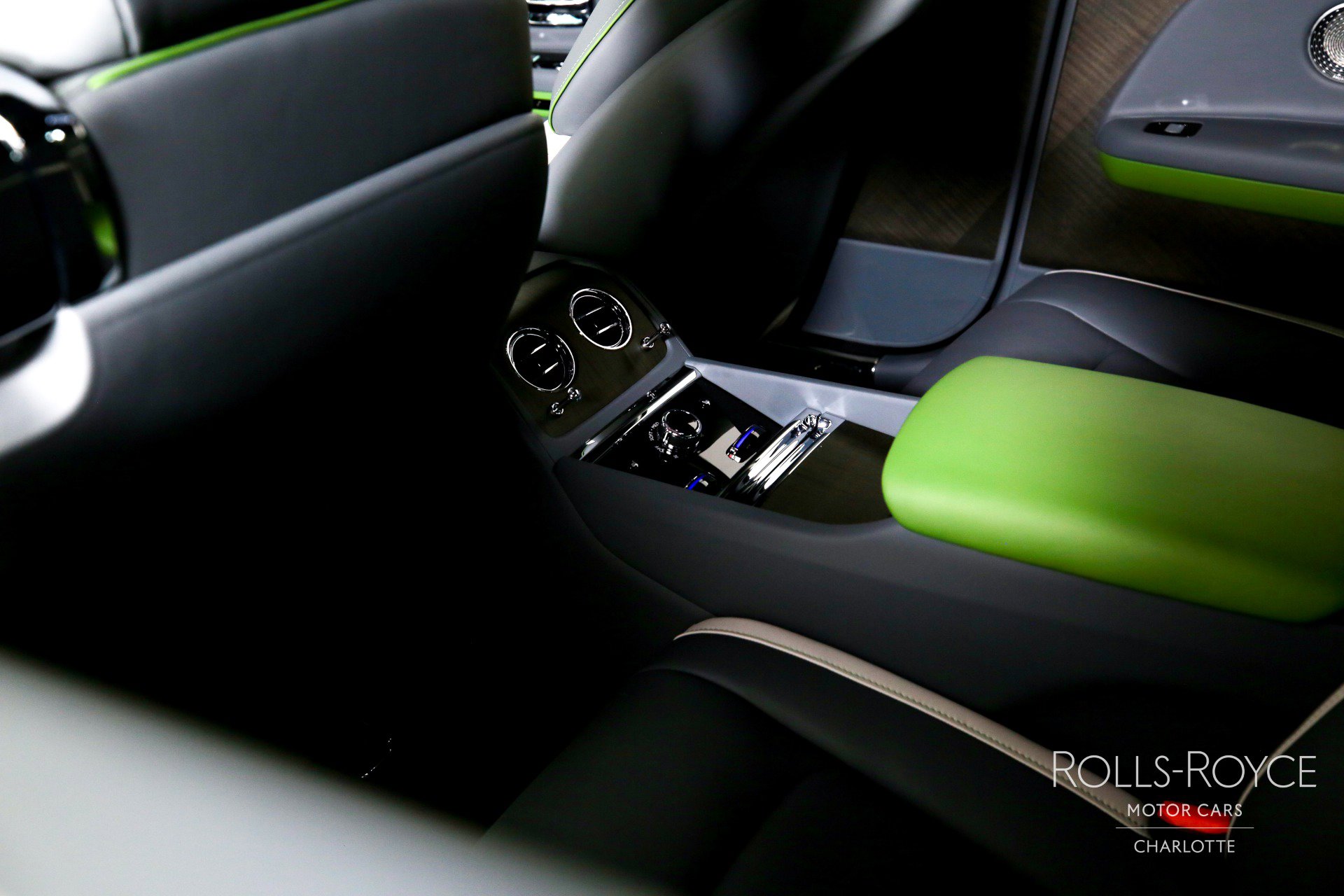 Used 2024 Rolls-Royce Spectre w/ Spectre Launch Package image 18