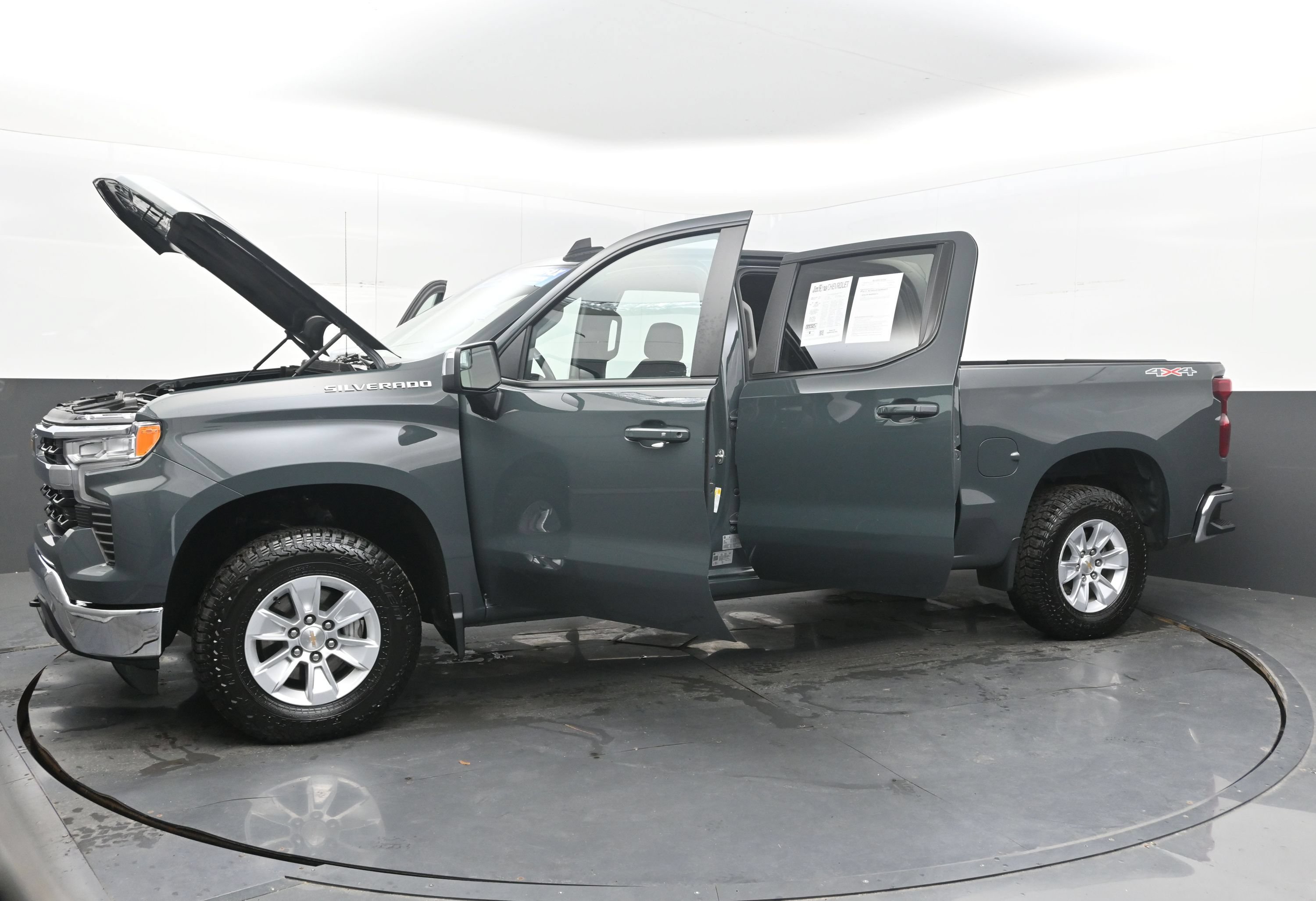 Used 2025 Chevrolet Silverado 1500 LT AWD/4WD image 41