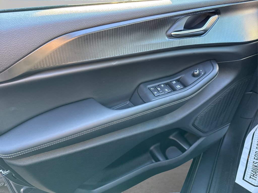 Used 2025 Jeep Grand Cherokee Altitude image 25