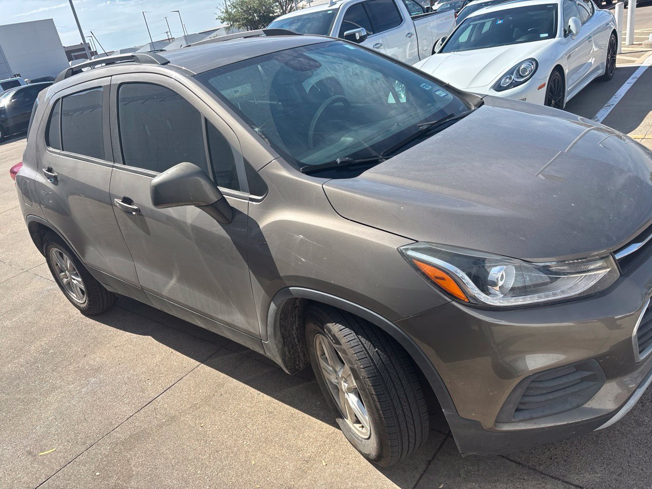 Used 2021 Chevrolet Trax LT w/ LT Convenience Package FWD image 4