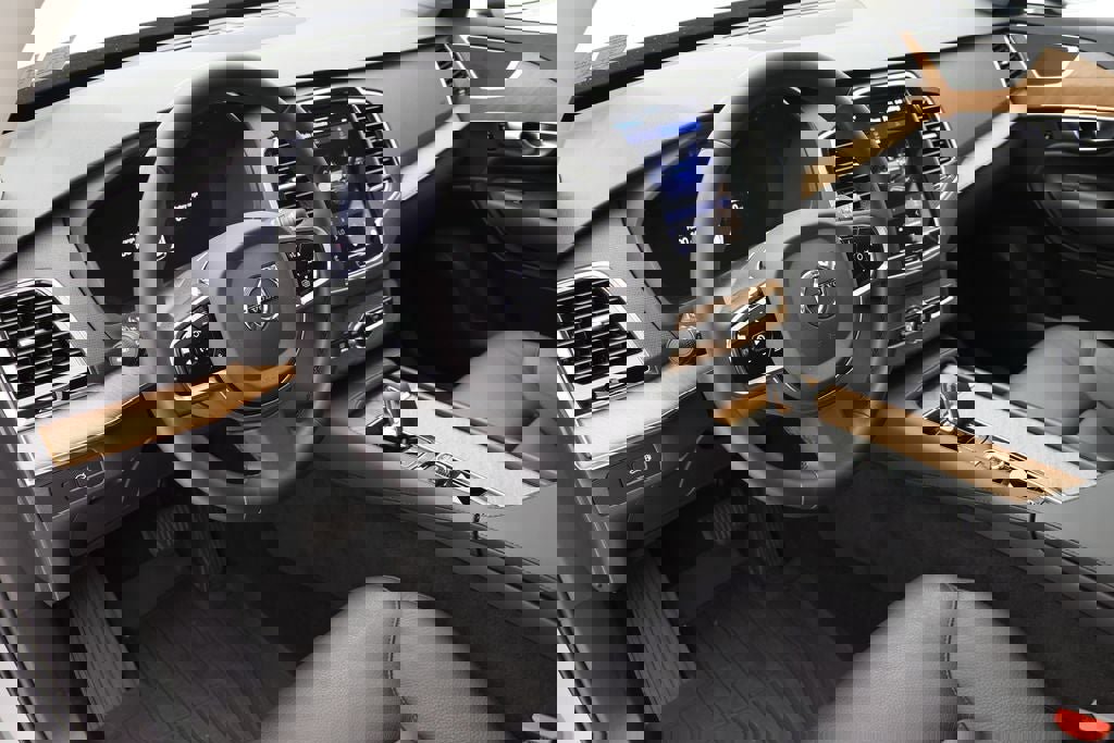 Used 2024 Volvo XC90 T8 Plus w/ Protection Package Premier image 12