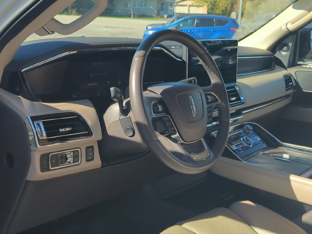 Used 2024 Lincoln Navigator Reserve AWD/4WD image 11