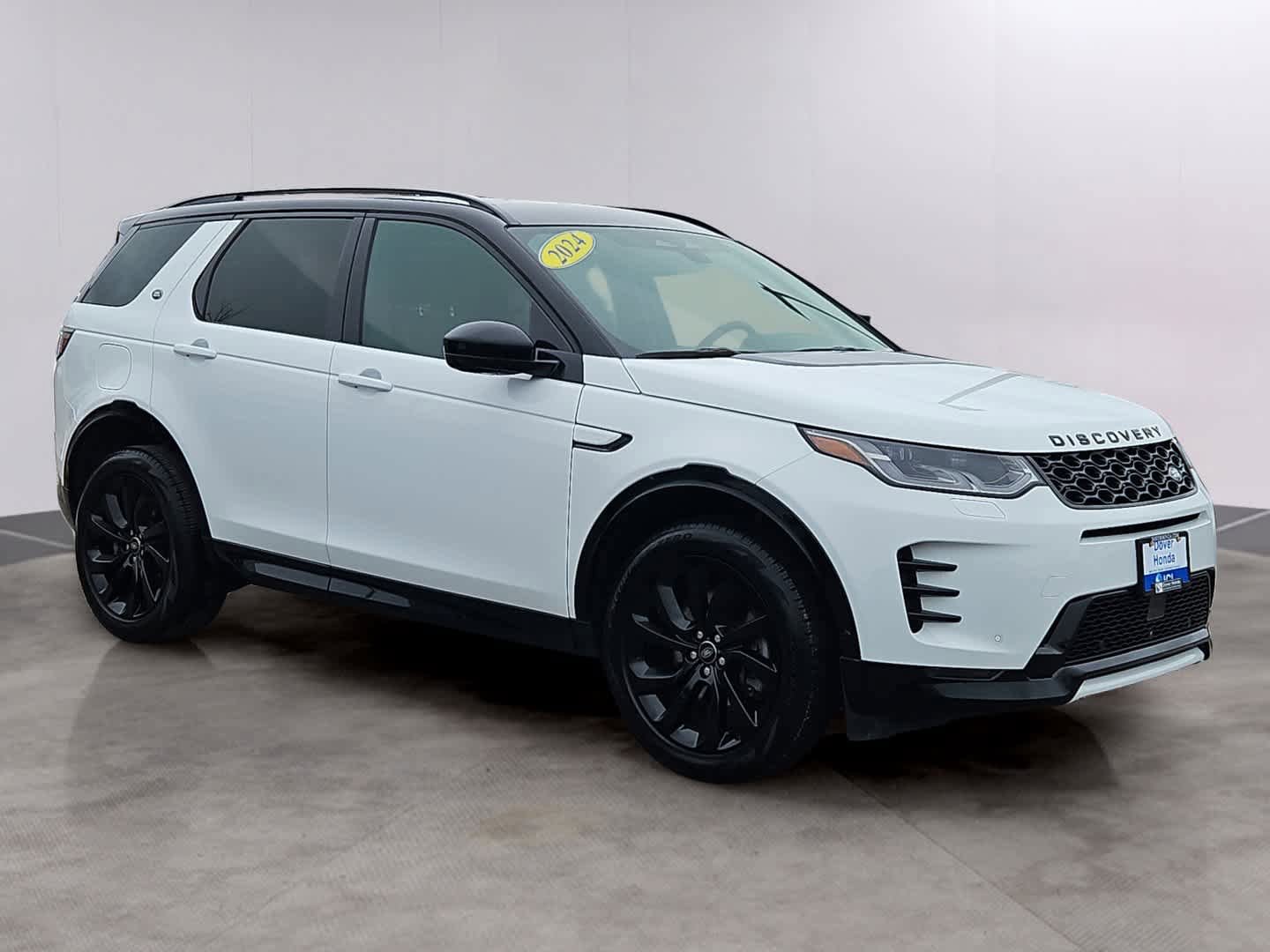 Used 2024 Land Rover Discovery Sport Dynamic SE AWD/4WD image 3