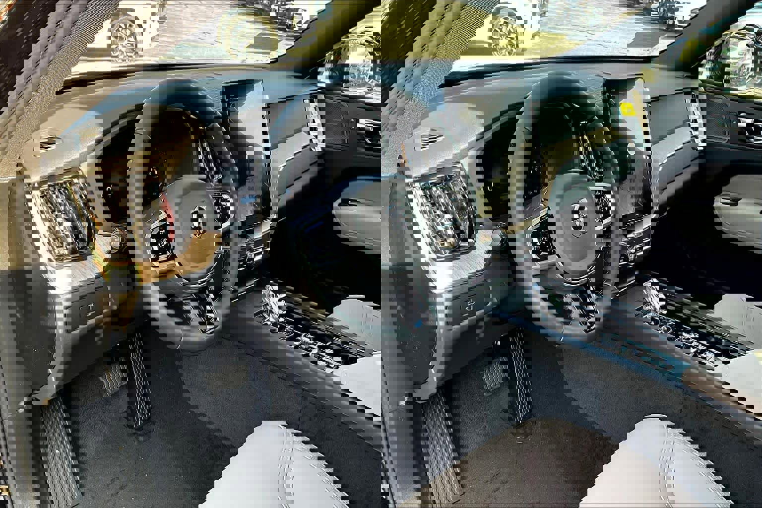 New 2026 Volvo XC60 B5 Plus w/ Protection Package Premier AWD/4WD image 9