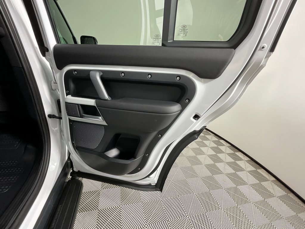 Certified 2024 Land Rover Defender 110 X-Dynamic SE image 23