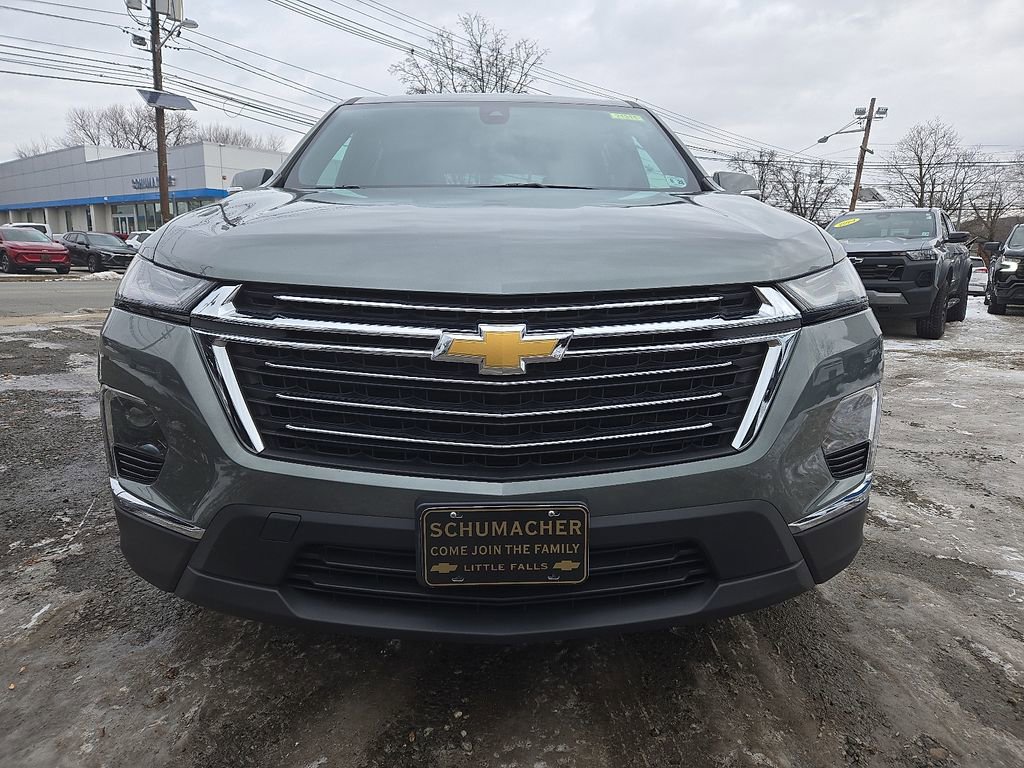 Used 2023 Chevrolet Traverse LT image 2