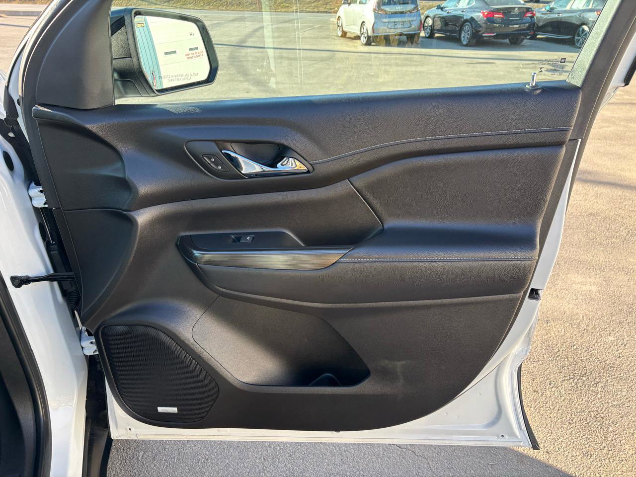 Used 2023 GMC Acadia SLT w/ Elevation Edition image 16