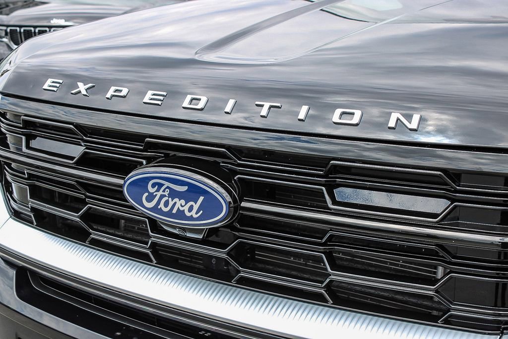 Used 2025 Ford Expedition Platinum AWD/4WD image 6