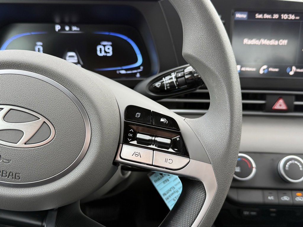 Certified 2025 Hyundai Elantra SE image 28