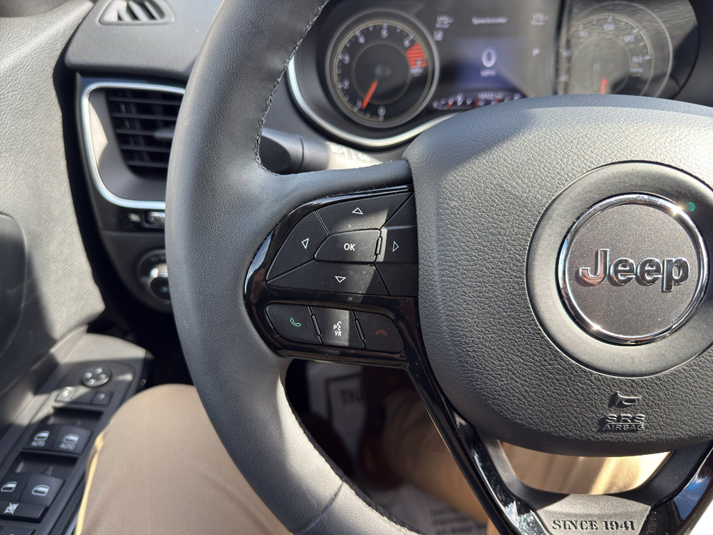 Used 2023 Jeep Cherokee Altitude Lux AWD/4WD image 22