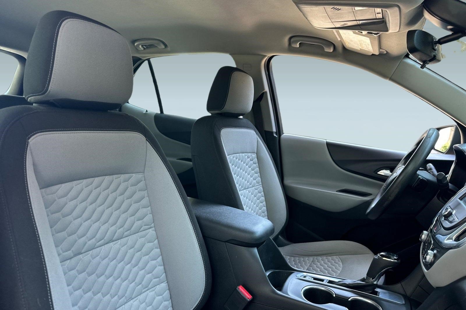 Used 2018 Chevrolet Equinox LS FWD image 30