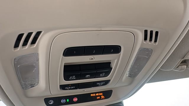 Used 2023 Buick Envision Avenir image 32