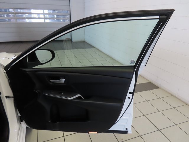 Used 2017 Toyota Camry SE image 25