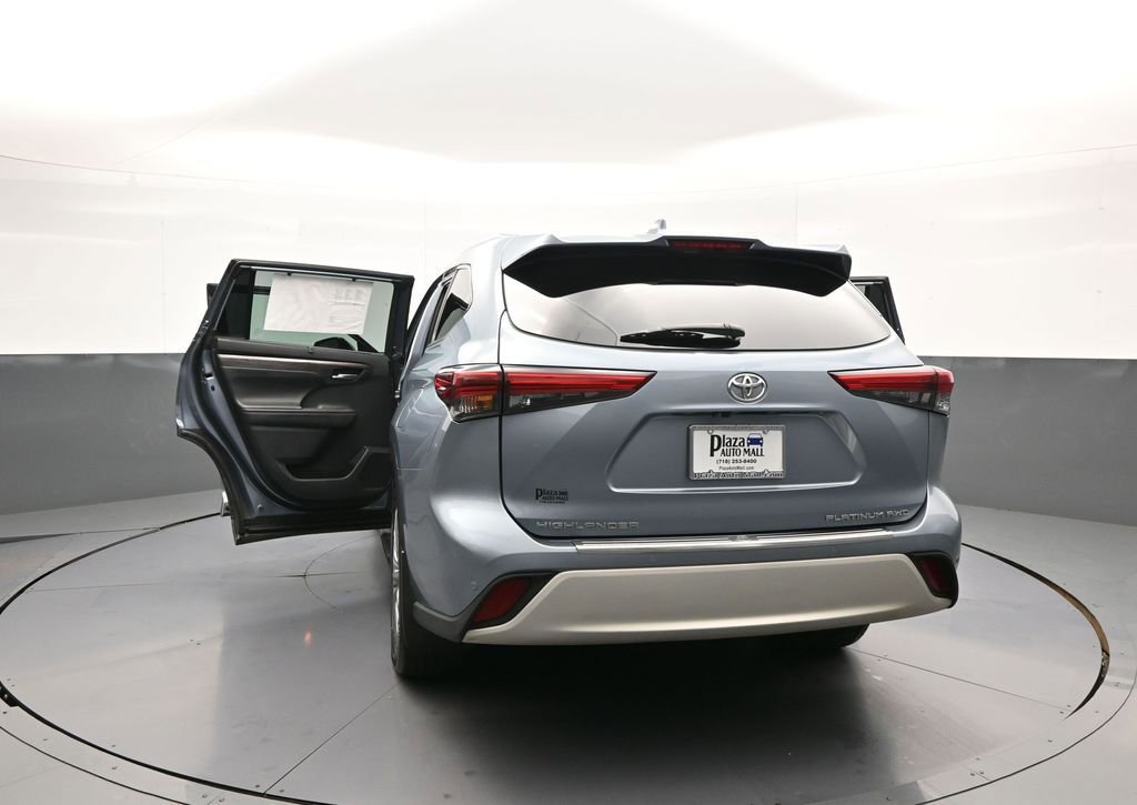 Certified 2020 Toyota Highlander Platinum w/ Preferred Accessory Package AWD/4WD image 50