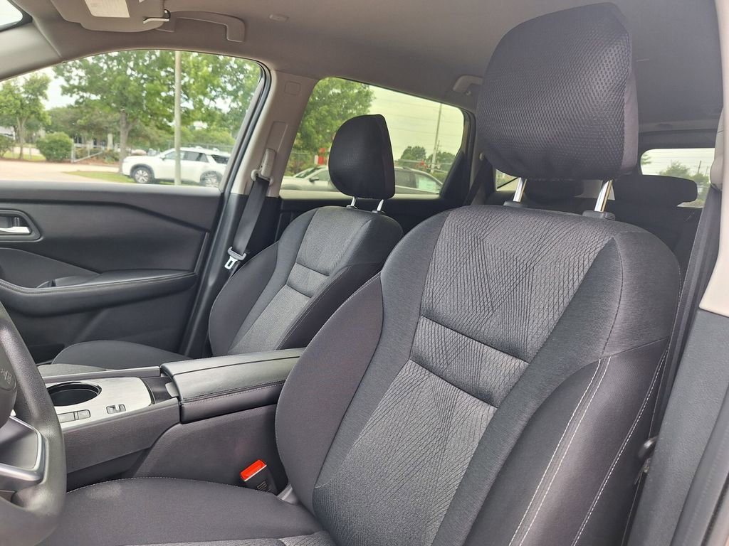 Used 2024 Nissan Rogue SV FWD image 11