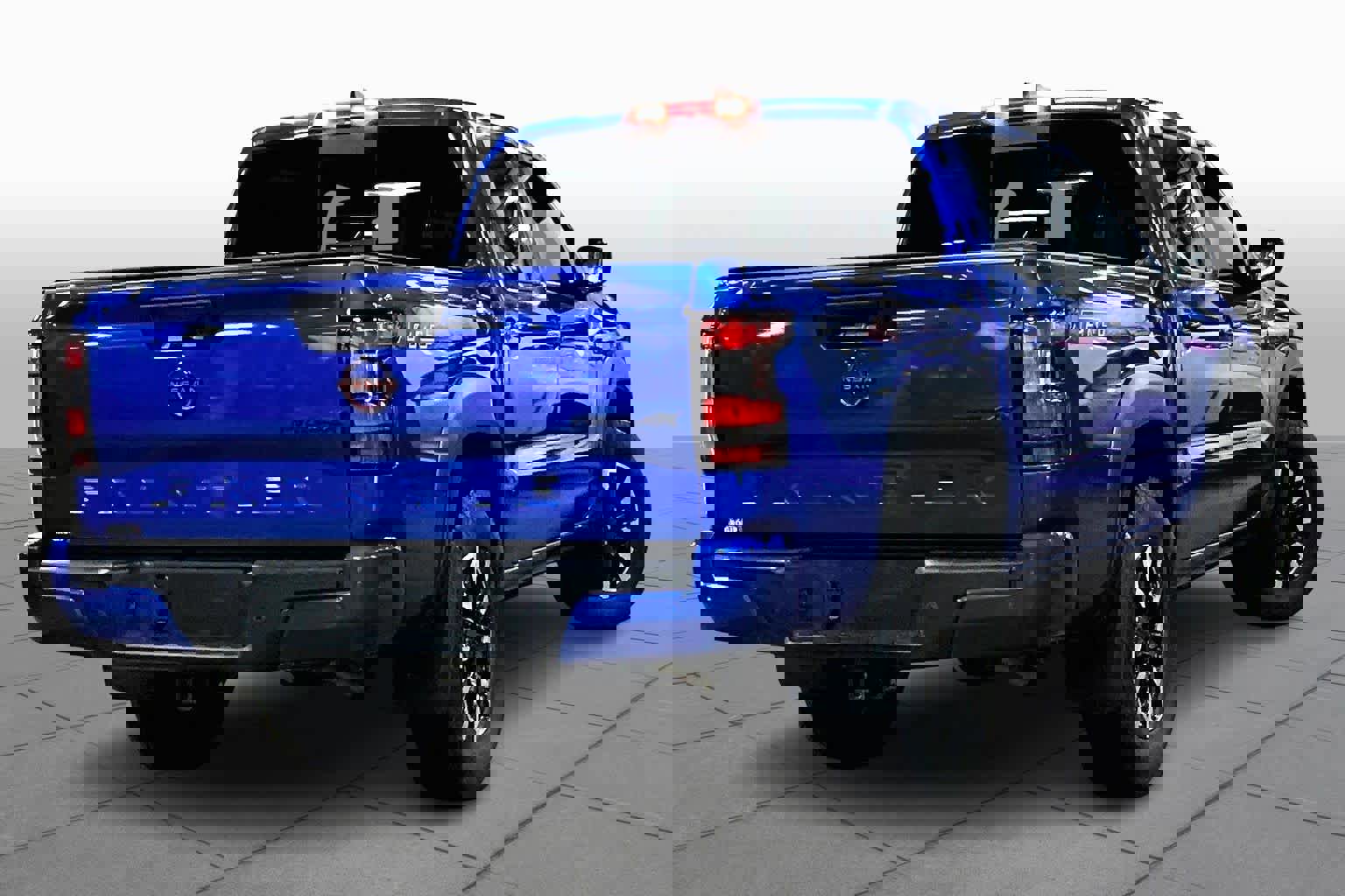 Used 2024 Nissan Frontier PRO-4X w/ Pro Convenience Package image 12