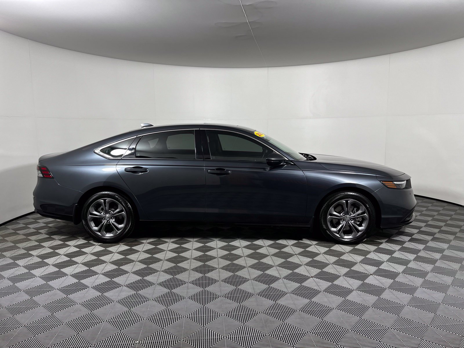 Used 2025 Honda Accord EX-L image 4