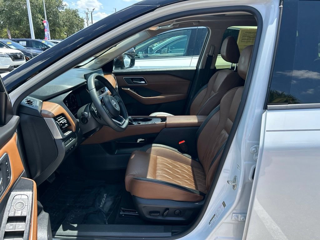 Certified 2024 Nissan Rogue Platinum FWD image 17