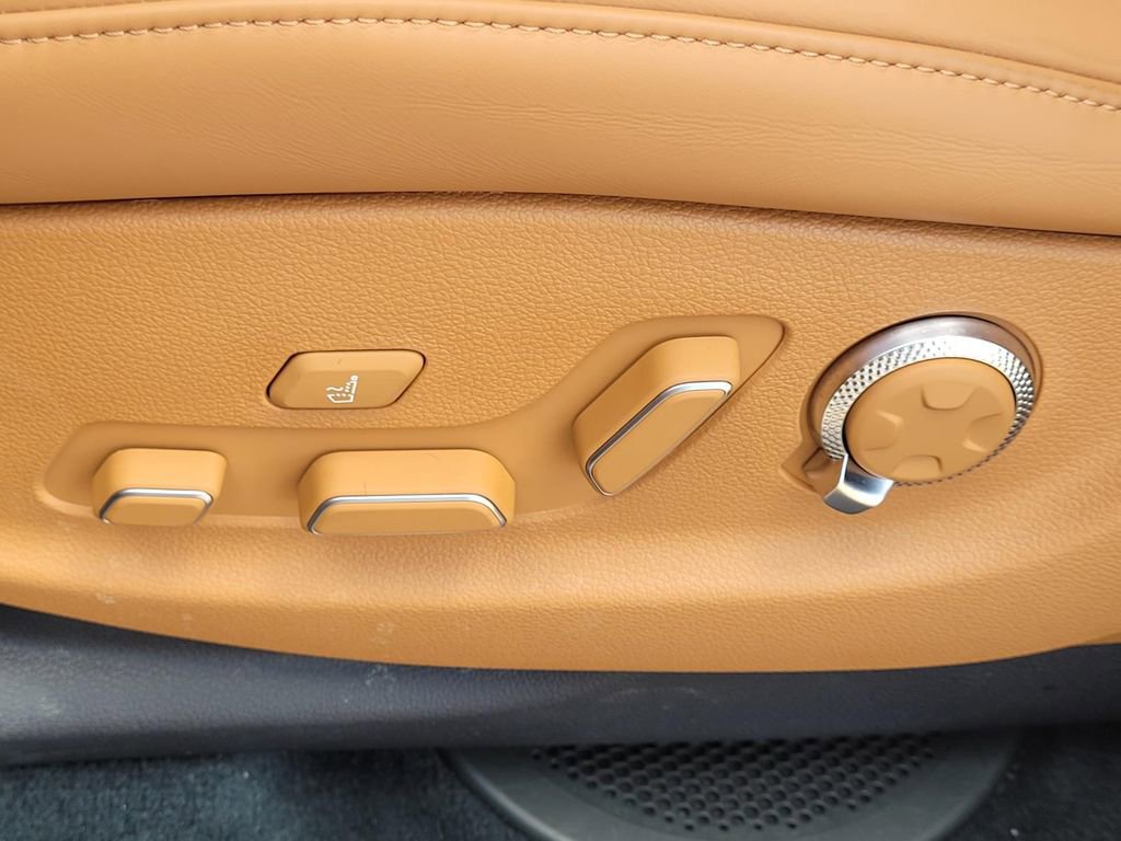 Used 2025 Genesis GV80 3.5T Prestige image 13