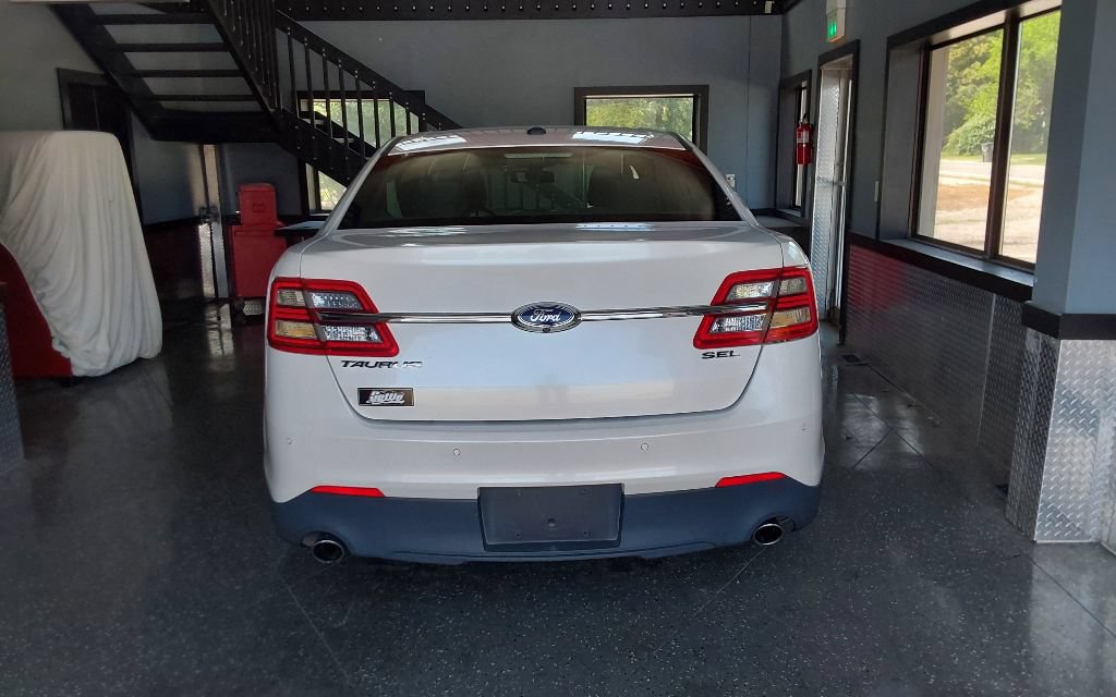 Used 2014 Ford Taurus SEL w/ Equipment Group 201A FWD image 12