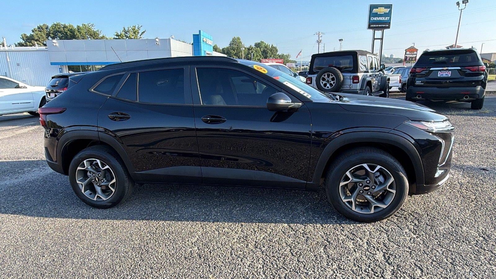 Used 2024 Chevrolet Trax LT w/ Driver Confidence Package FWD image 7