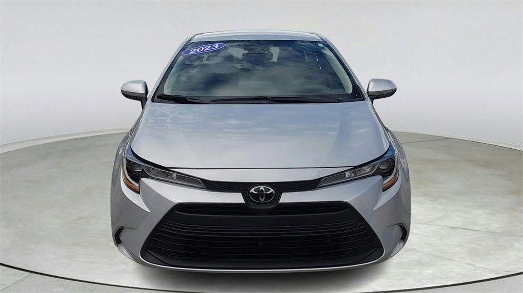Used 2023 Toyota Corolla LE image 2