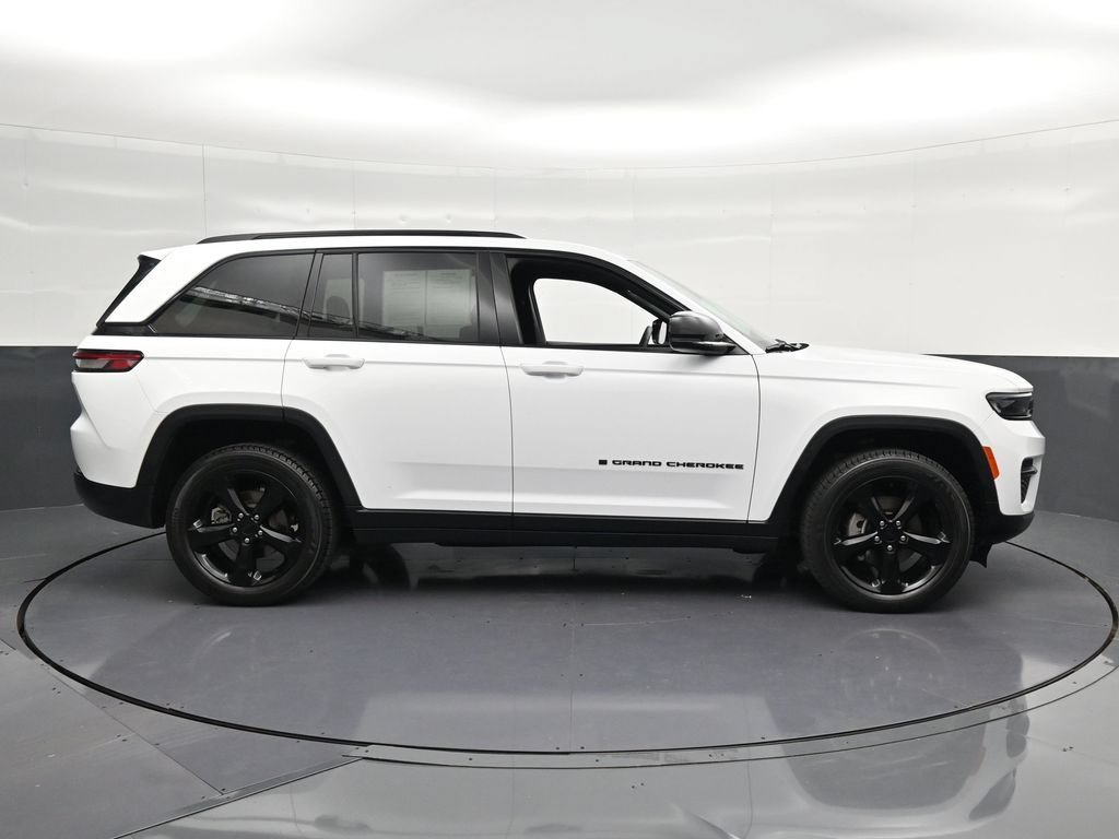 Used 2024 Jeep Grand Cherokee Altitude AWD/4WD image 4