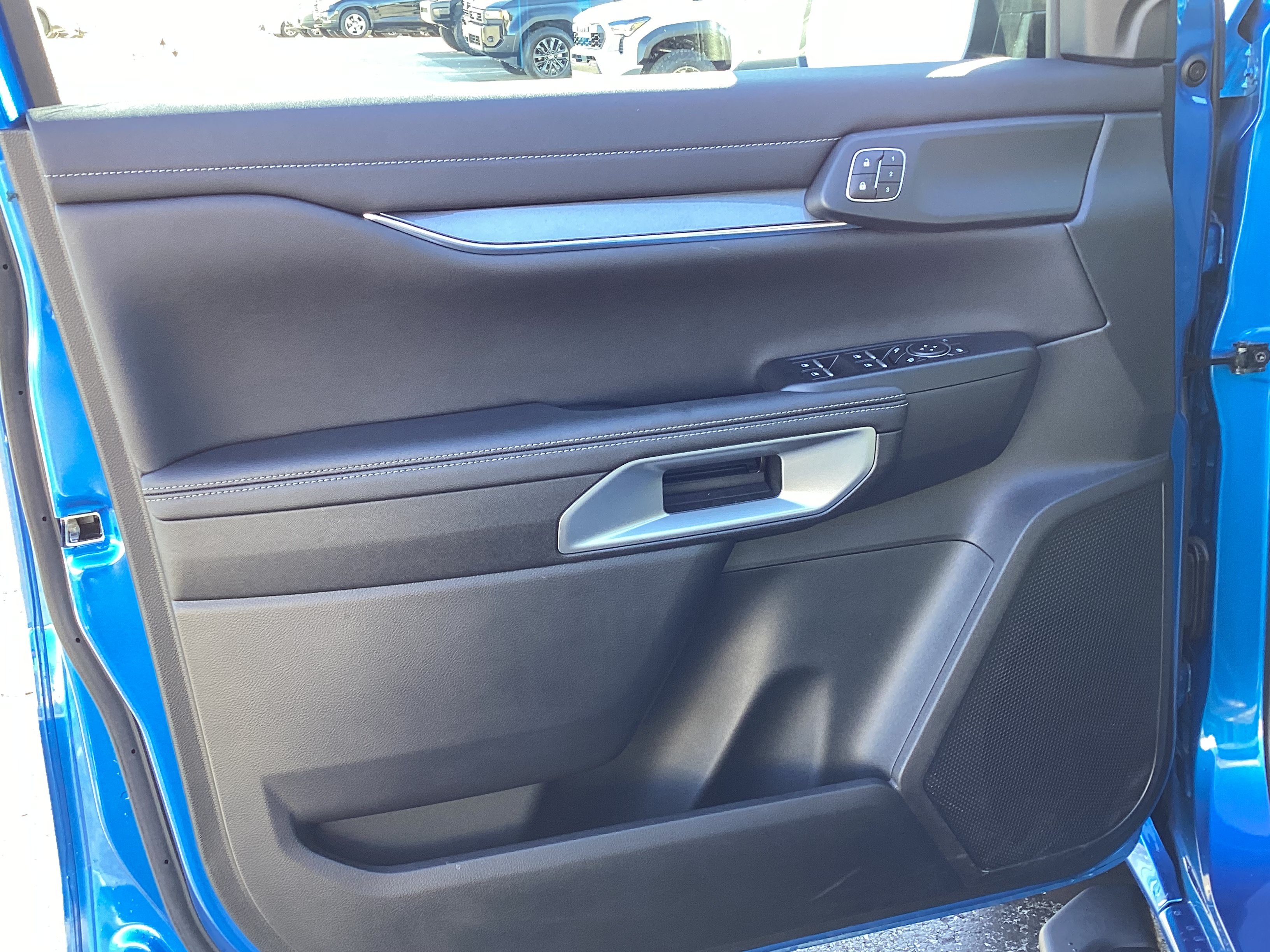 Used 2025 Ford Ranger Lariat w/ FX4 Off-Road Package AWD/4WD image 30