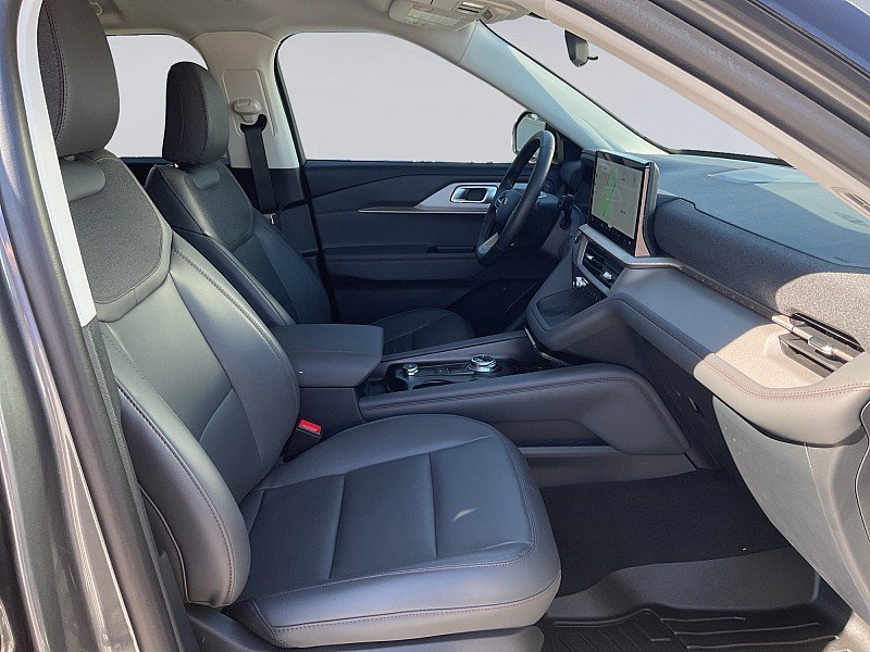 Used 2025 Ford Explorer ST AWD/4WD image 39
