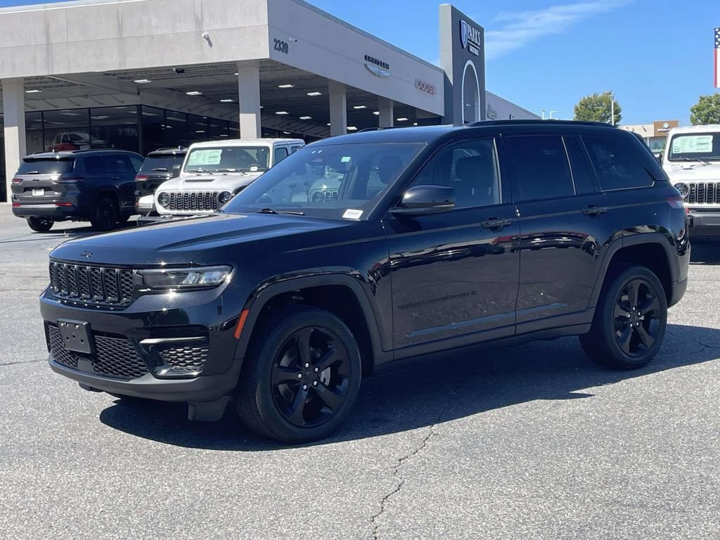 Used 2023 Jeep Grand Cherokee Altitude AWD/4WD image 43