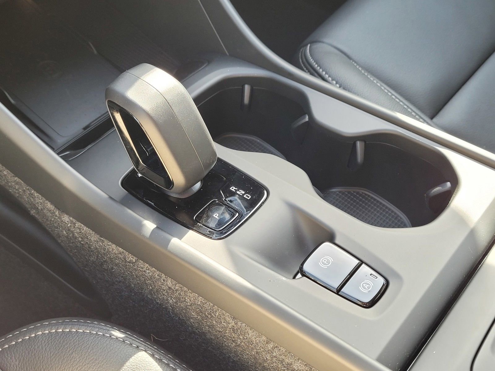 New 2026 Volvo XC40 B4 Core w/ Climate Package image 20