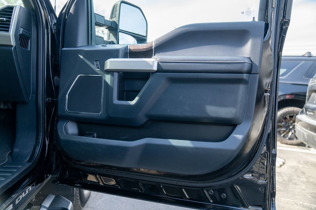 Used 2022 Ford F250 Lariat w/ Black Appearance Package image 10