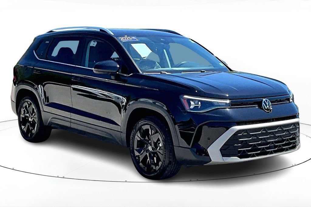Certified 2025 Volkswagen Taos SE w/ Panoramic Sunroof Package image 1
