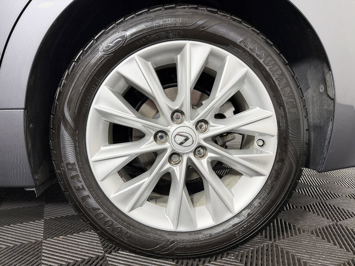 Used 2014 Lexus ES 300h w/ Luxury Package w/Bamboo Trim FWD image 24