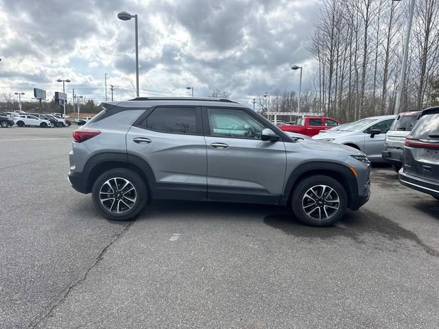 Used 2025 Chevrolet TrailBlazer LT image 3