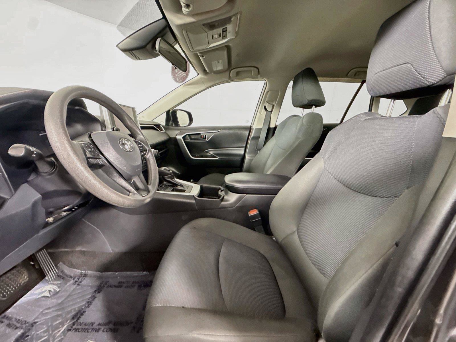 Used 2023 Toyota RAV4 LE FWD image 3