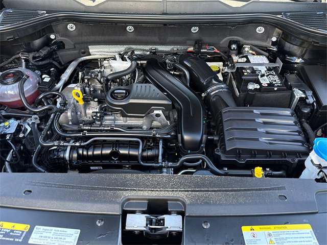 Used 2025 Volkswagen Taos SE image 12