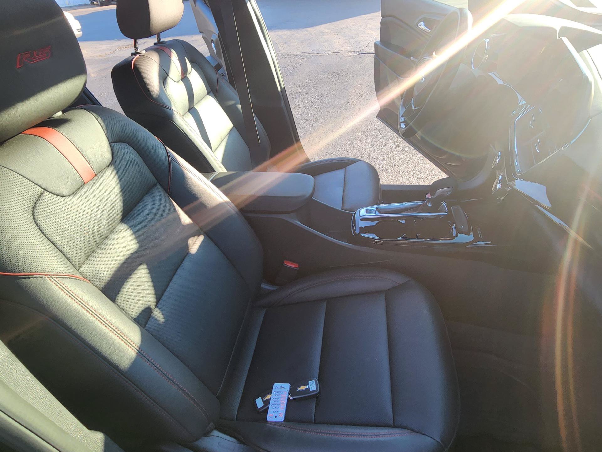 Used 2025 Chevrolet Trax RS w/ Sunroof Package FWD image 13
